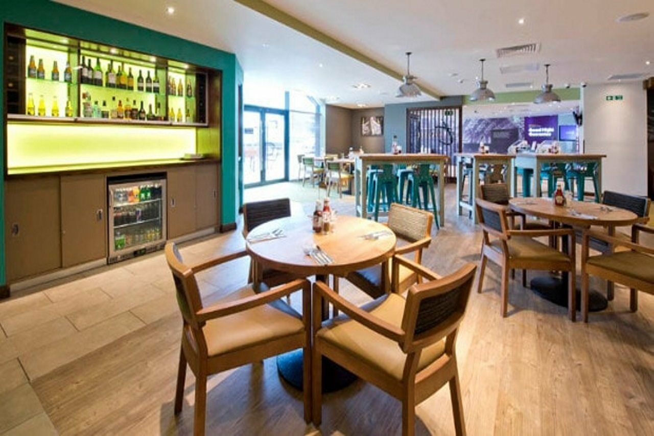 Premier Inn Darlington Town Centre ภายนอก รูปภาพ